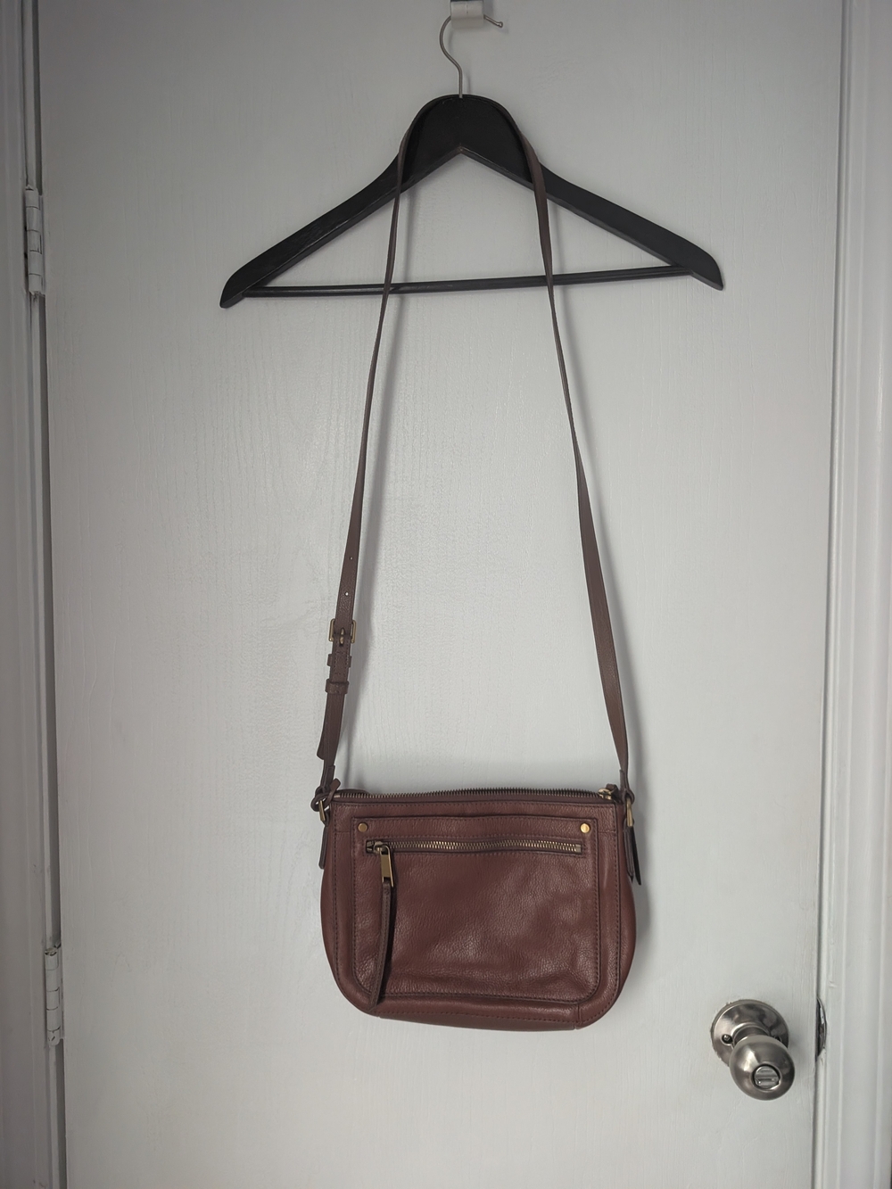 Fossil Brown Leather Crossbody Bag with Gold Hardware